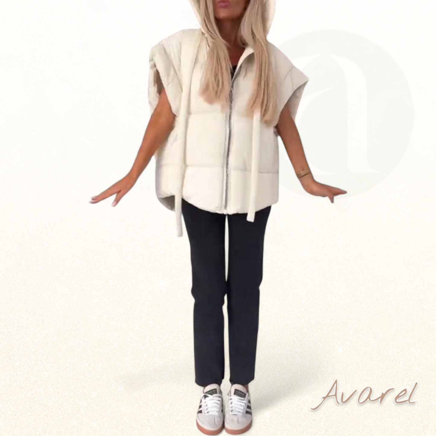 Warni gfütterti Kapuzenjacke im eifarbeigem Design mit Reißverschluss und churze Ärmel