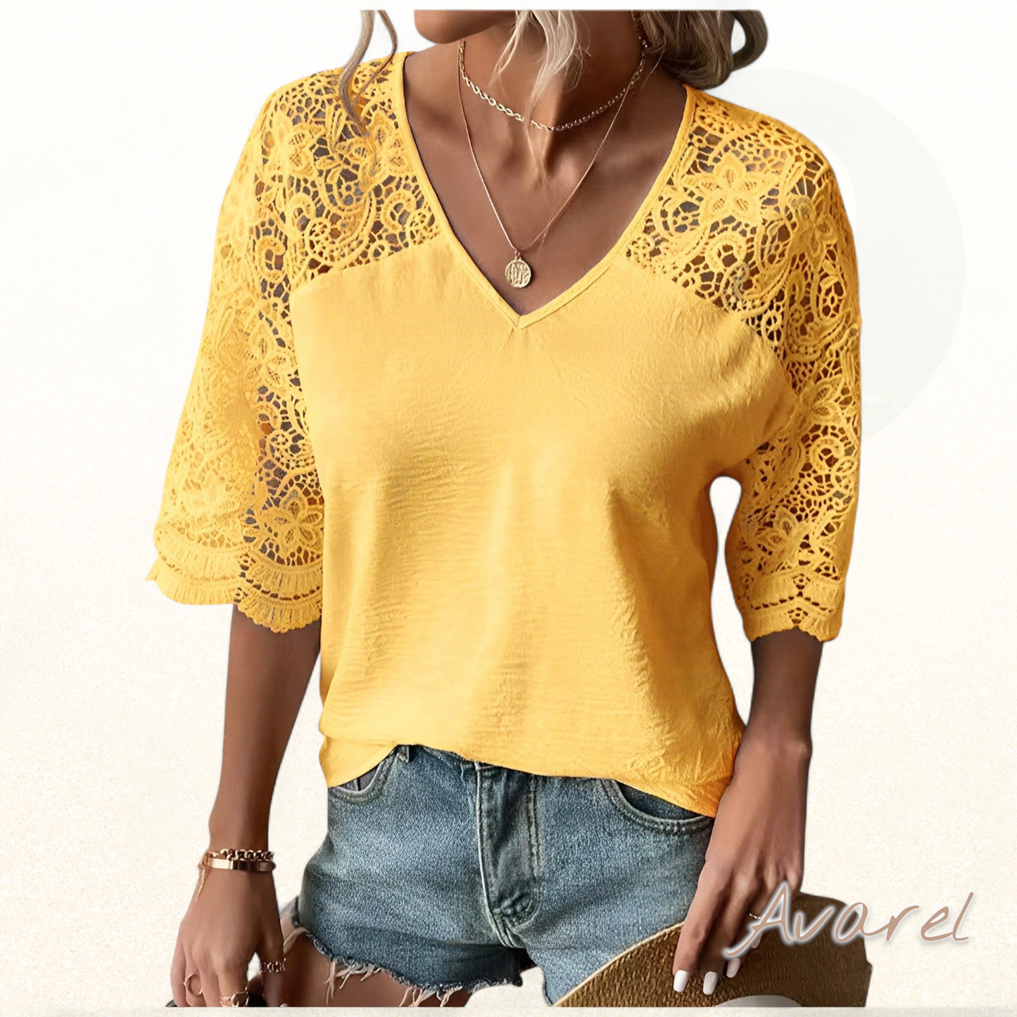 Chicke Bluse mit V-Ausschnitt und elegante Spitzärmel