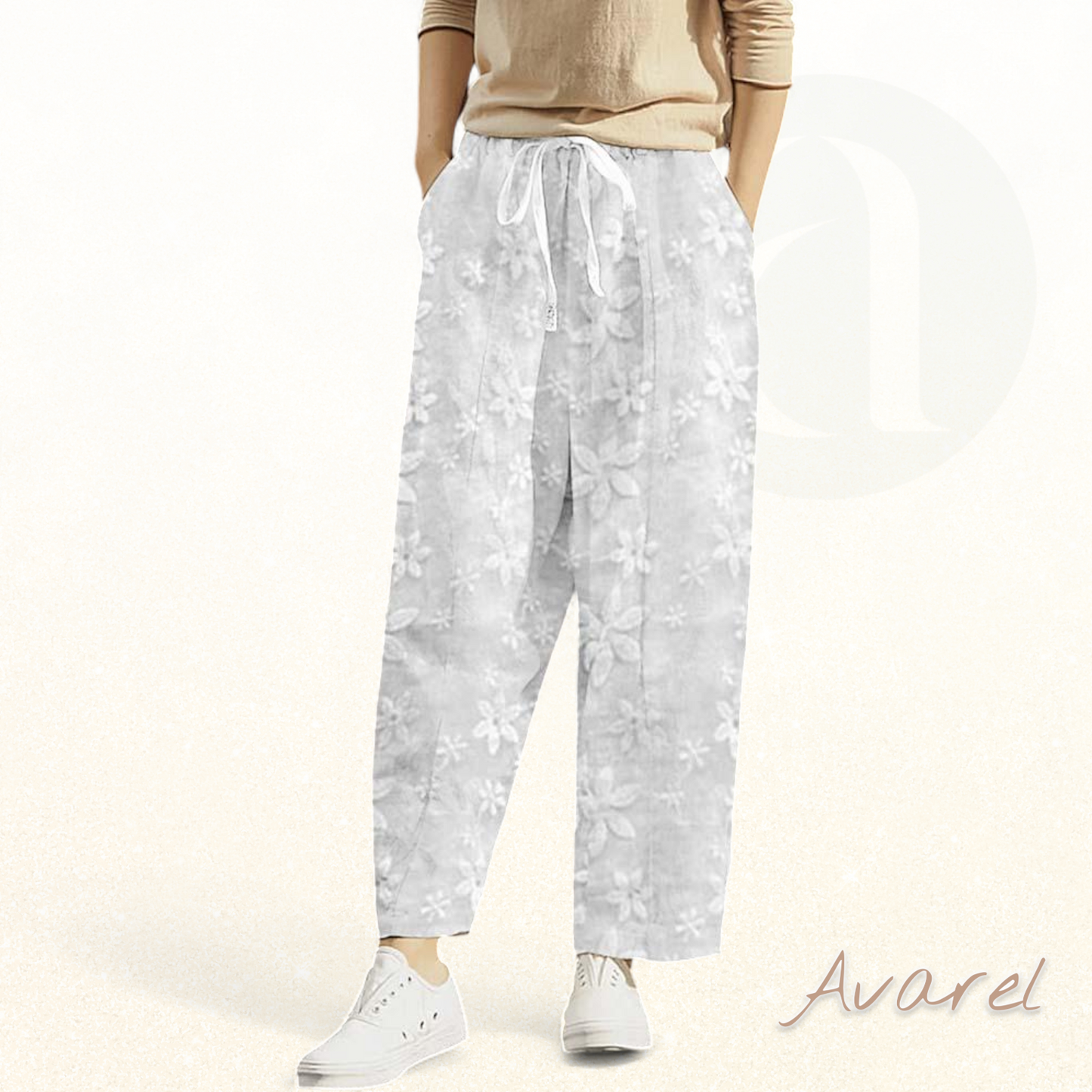 Bequemi einfarbigi Freizeithose mit eleganter Blueme-Stickerei und practicalm Schnörverschluss