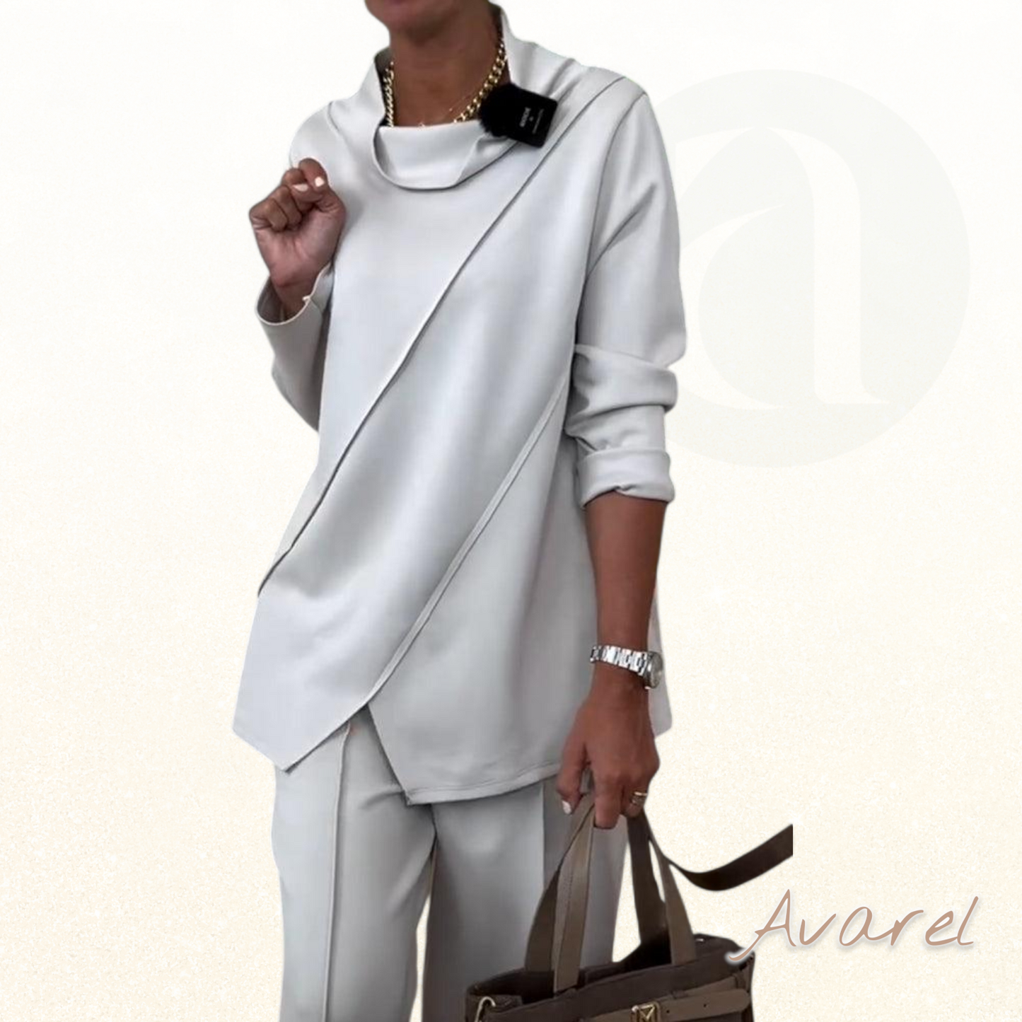 Elegante unregelmässig länge Ärmligi Drapierte Krage für e stilvolle Look