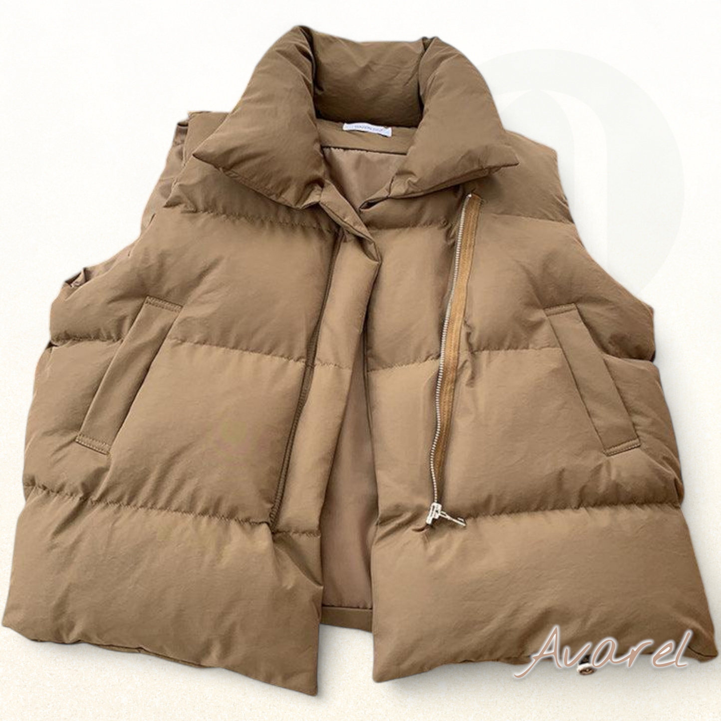 Vieliwiiti-einfaargige ärmellosi Steppjacke mit praktischem Reissverschlusstäschli