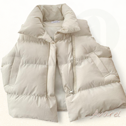 Vieliwiiti-einfaargige ärmellosi Steppjacke mit praktischem Reissverschlusstäschli