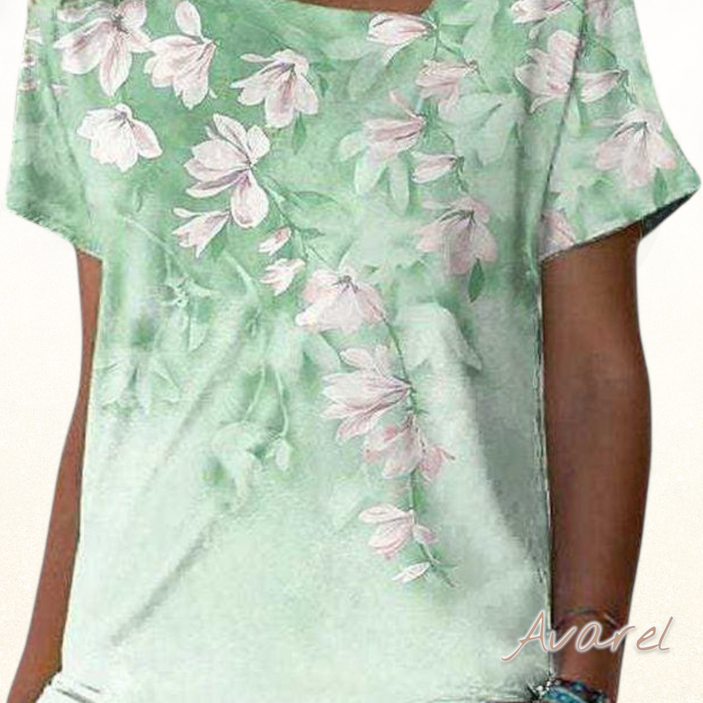 Stylischäs V-Ausschnitt T-Shirt mit elegante Bluemedetails