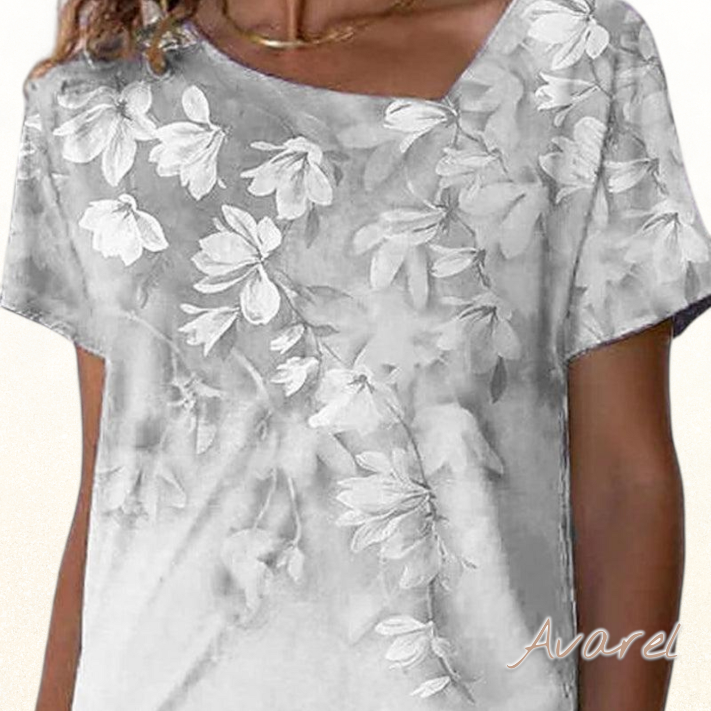 Stylischäs V-Ausschnitt T-Shirt mit elegante Bluemedetails