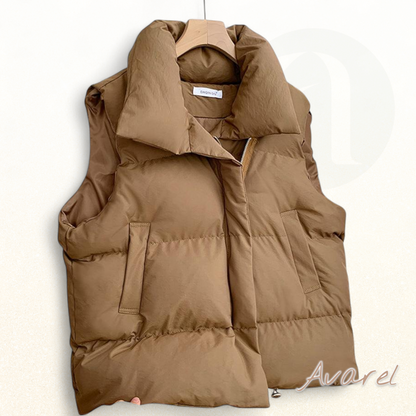 Vieliwiiti-einfaargige ärmellosi Steppjacke mit praktischem Reissverschlusstäschli