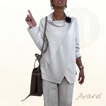 Elegante unregelmässig länge Ärmligi Drapierte Krage für e stilvolle Look