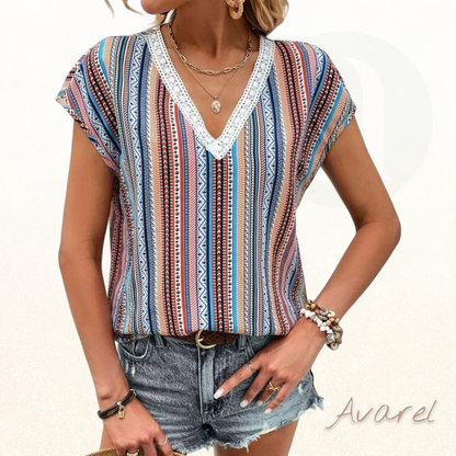 Stylisches buntes T-Shirt mit Spitze und modischem V-Ausschnitt