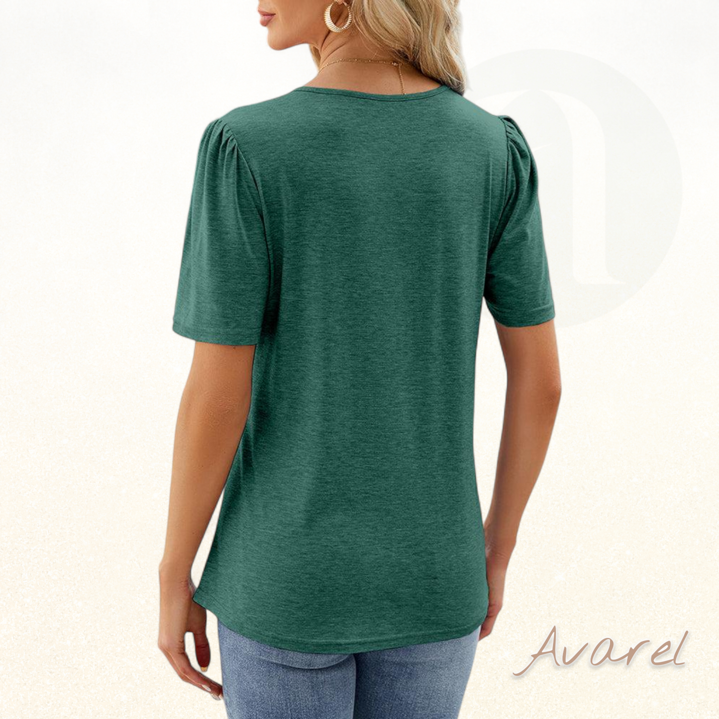 Stylisch-einfarbiges T-Shirt mit eleganter geraffter U-Ausschnitt