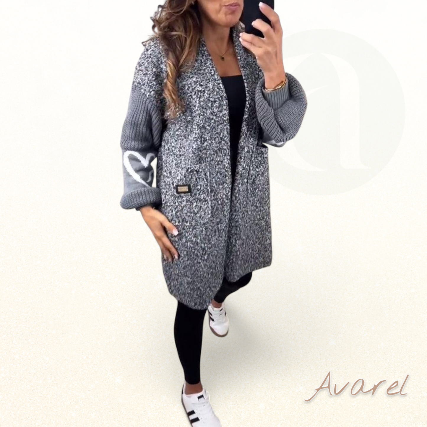 Eleganter wärmender Mantel mit stylischer Täsch für de perfekte Look