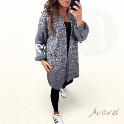 Eleganter wärmender Mantel mit stylischer Täsch für de perfekte Look