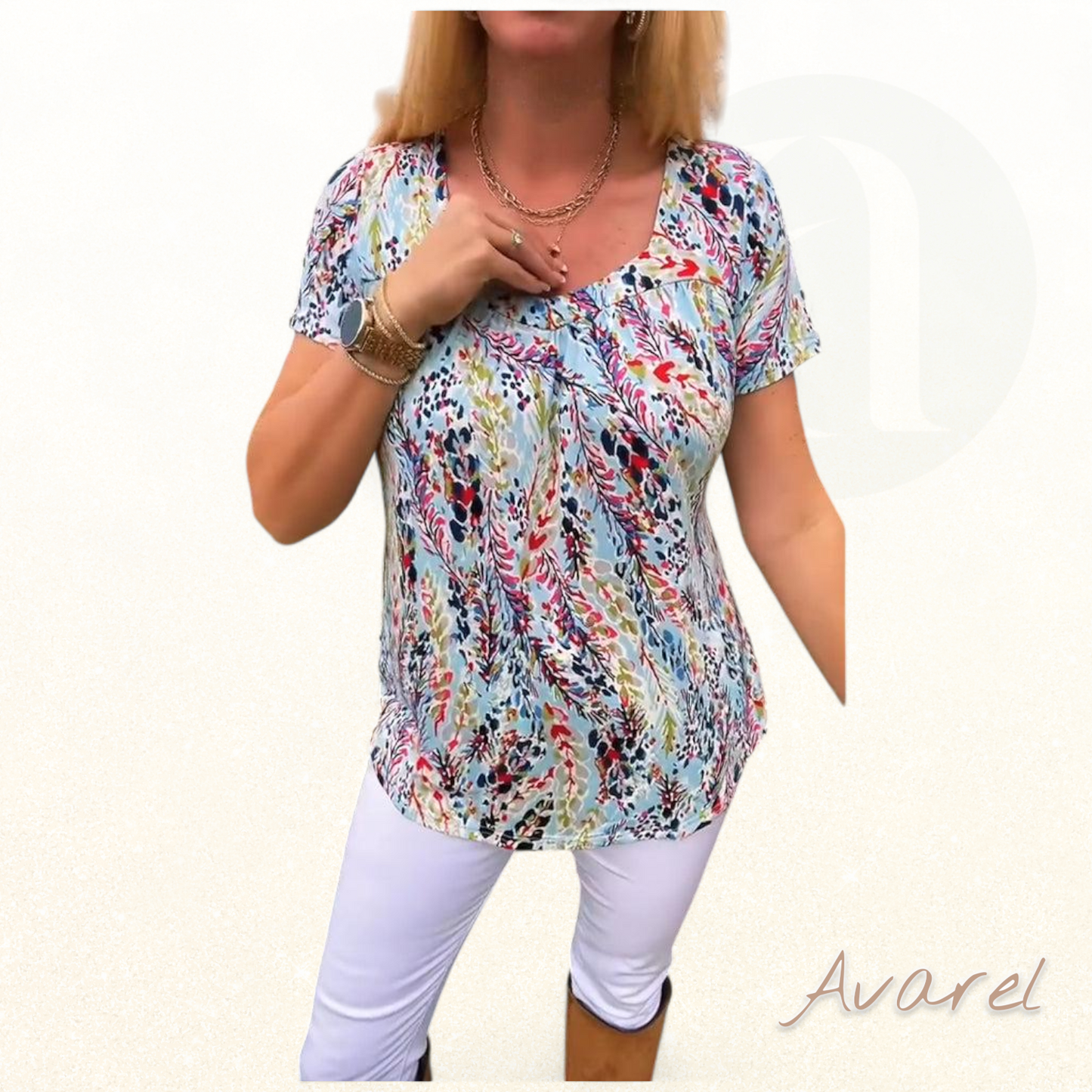 Stilvoll bedruckts T-Shirt mit U-Ausschnitt und Kurzearm