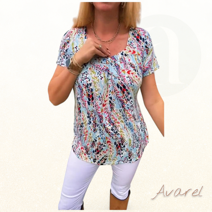 Stilvoll bedruckts T-Shirt mit U-Ausschnitt und Kurzearm