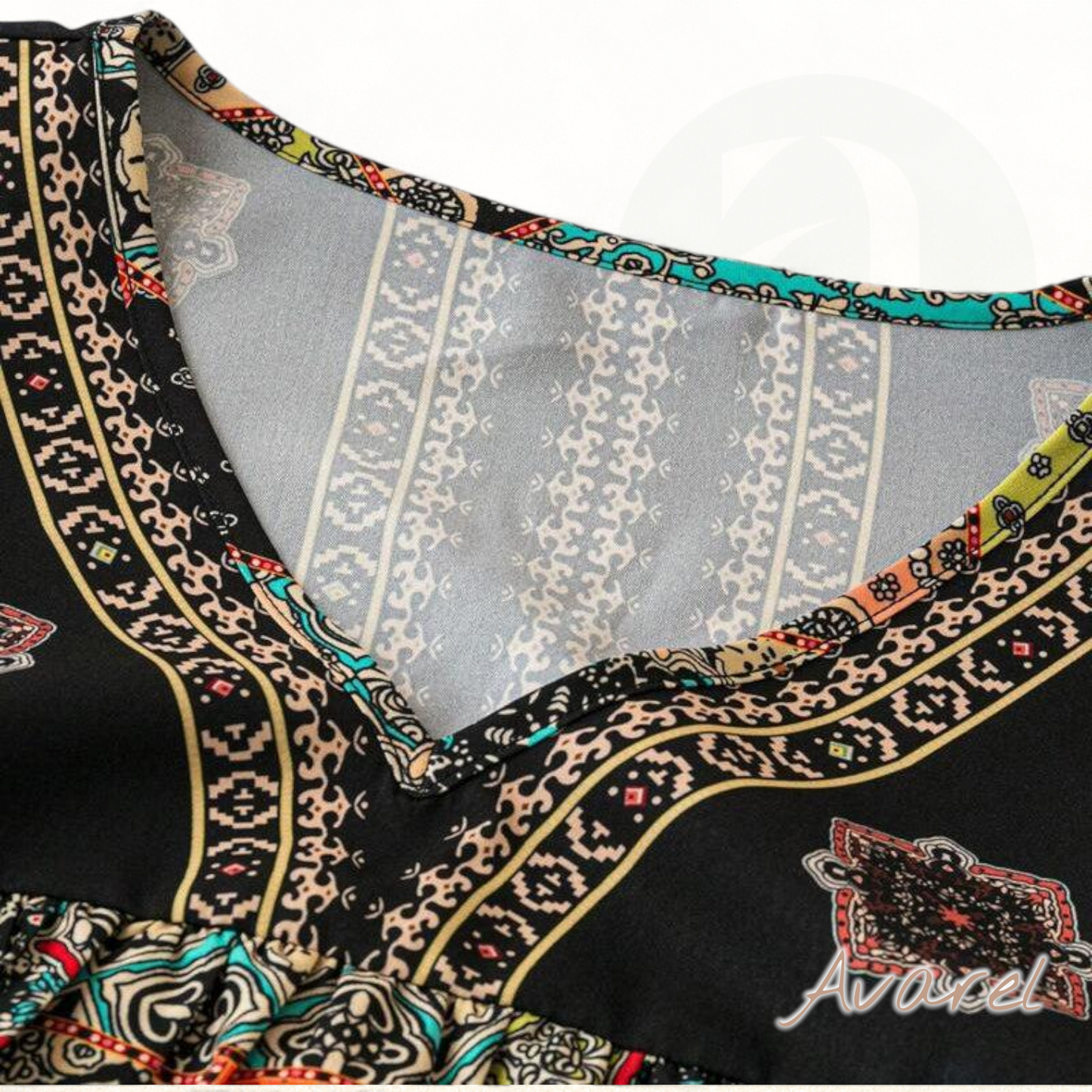 Stylisches plisierte T-Shirt mit Retro-Muster für e moderne Look