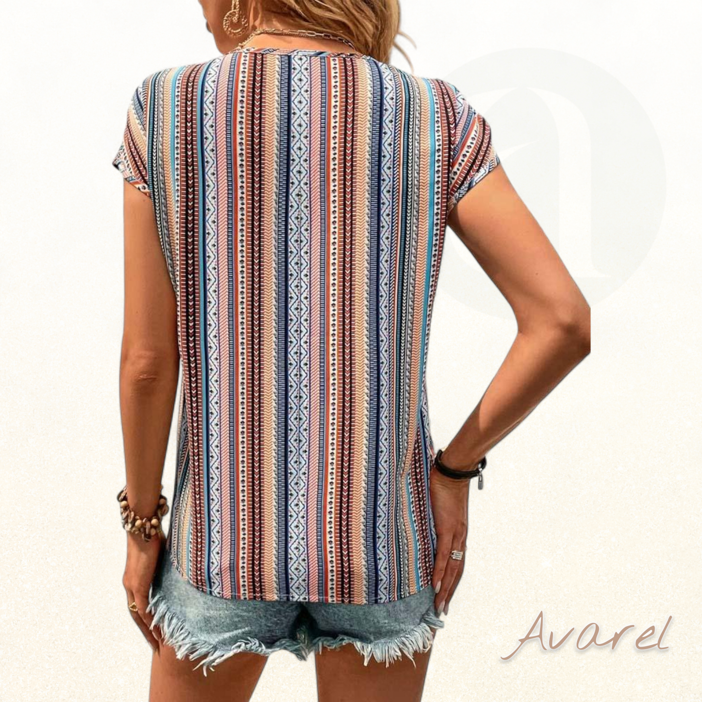 Stylisches buntes T-Shirt mit Spitze und modischem V-Ausschnitt