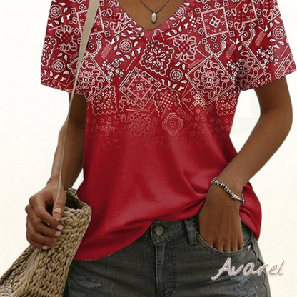 Stylischi bedruckti T-Shirt mit V-Ausschnitt für e einzigartige Look