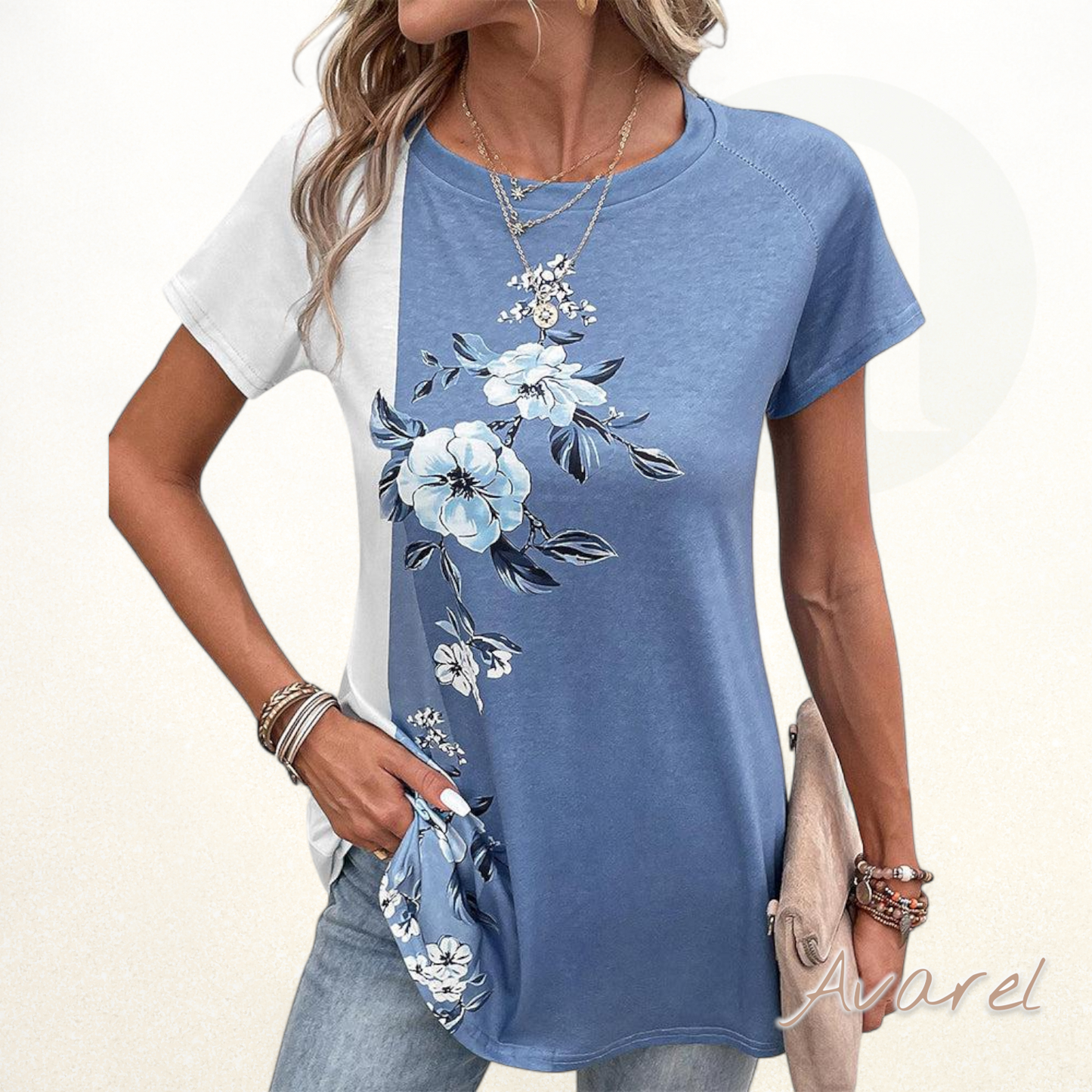 Schickes Patchwork-T-Shirt mit lebendigem Blumendruck für e frische Look