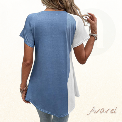Schickes Patchwork-T-Shirt mit lebendigem Blumendruck für e frische Look