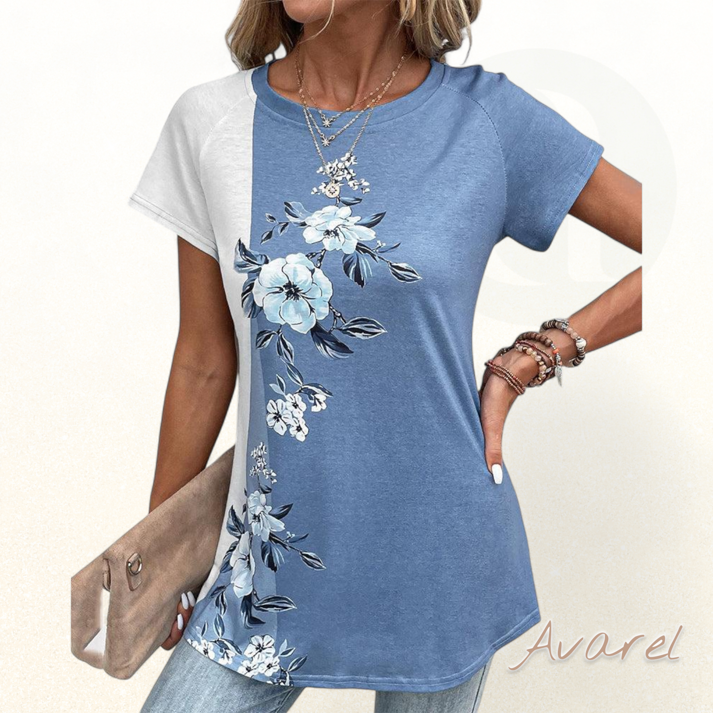 Schickes Patchwork-T-Shirt mit lebendigem Blumendruck für e frische Look