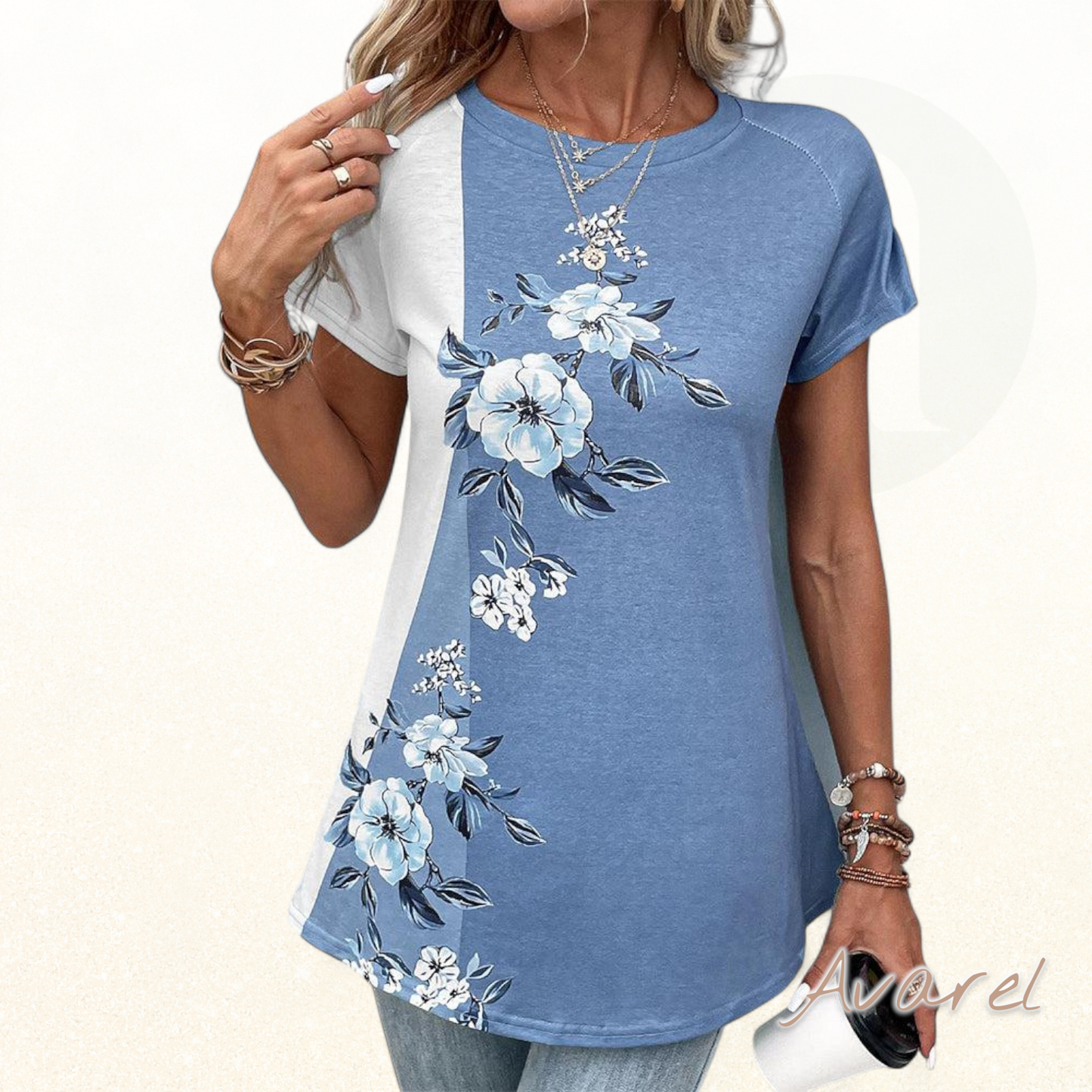 Schickes Patchwork-T-Shirt mit lebendigem Blumendruck für e frische Look