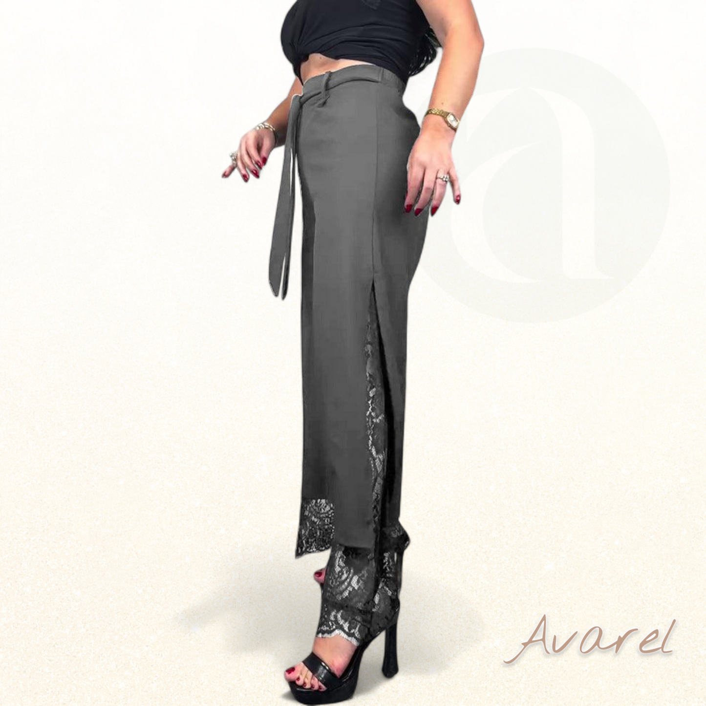 Härzvoller Schlauch mit Spitzenbesatz und Schlitz für vielseitige i einsetzen