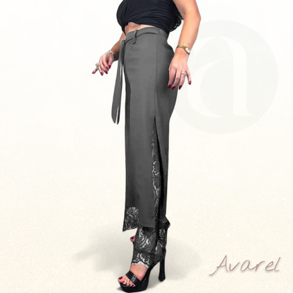 Härzvoller Schlauch mit Spitzenbesatz und Schlitz für vielseitige i einsetzen