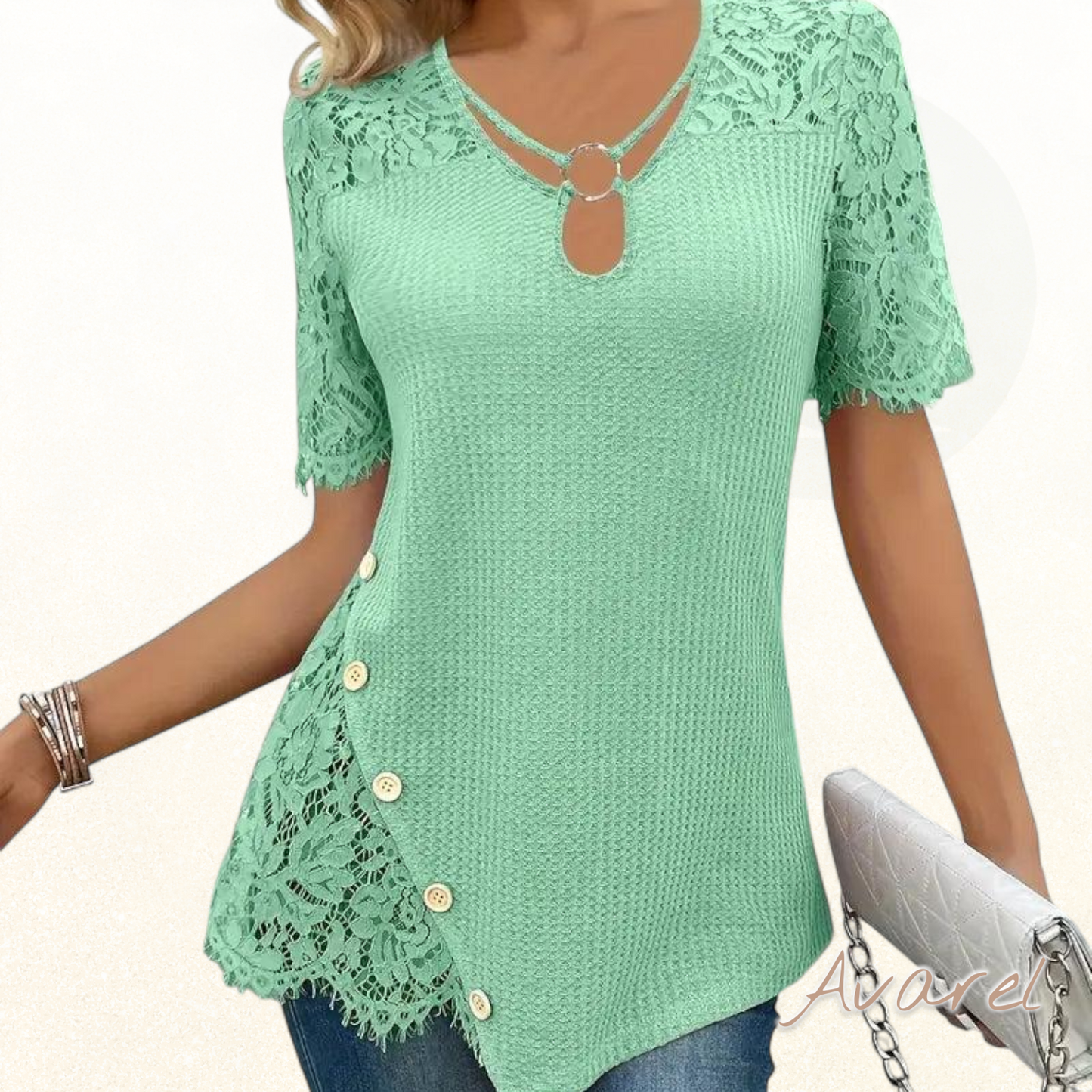 Stilvolls gstrickts T-Shirt mit Spitzeneinsatz für ne eleganten Look