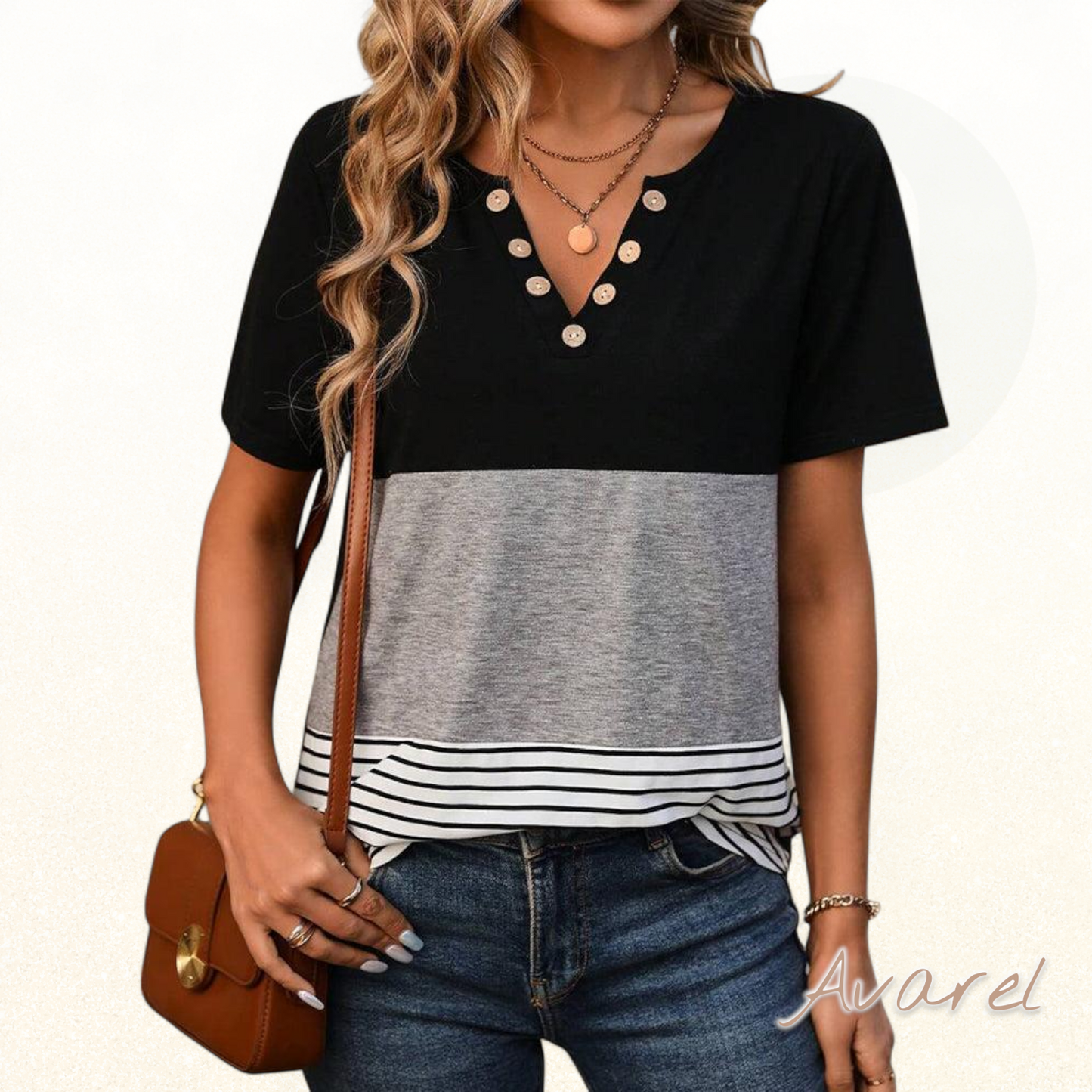 T-Shirt lässig gestreift mit Kontrast-Details für en styliiche Look