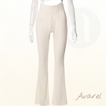 Stylisch eifarbige Slim-Fit-Hose mit modischem Micro-Flare für en eleganten Look