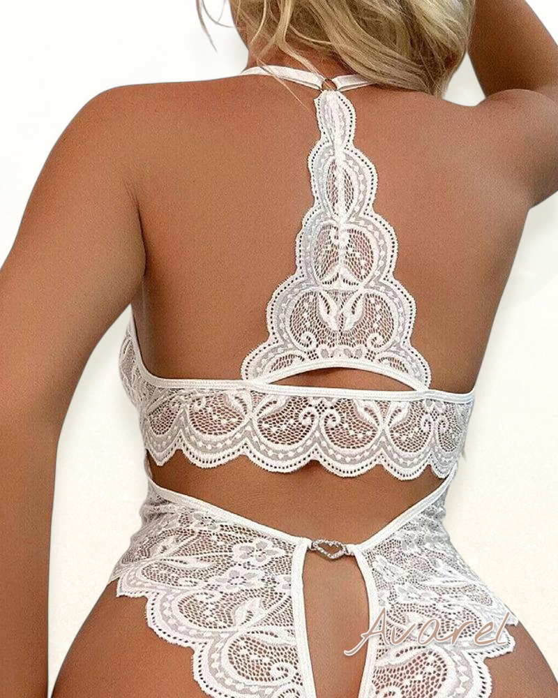 Verführerischer Spitze-Schlafanzug mit offenem Schritt für glamouröse Schlafkomfort