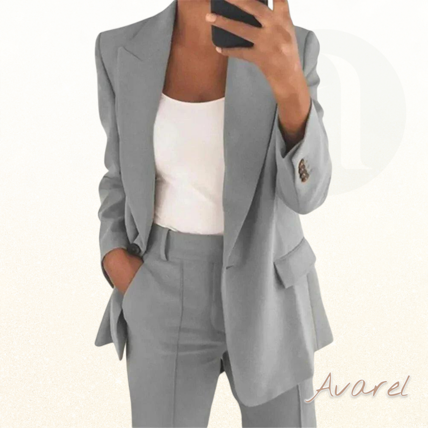 Set mit elegänte Schmuck, laserzägt, in zwo Teile für e imposants und strukturierts Design