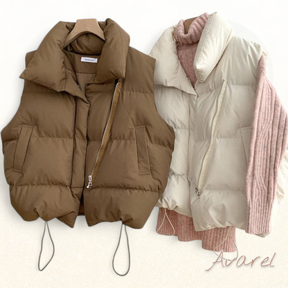 Vieliwiiti-einfaargige ärmellosi Steppjacke mit praktischem Reissverschlusstäschli