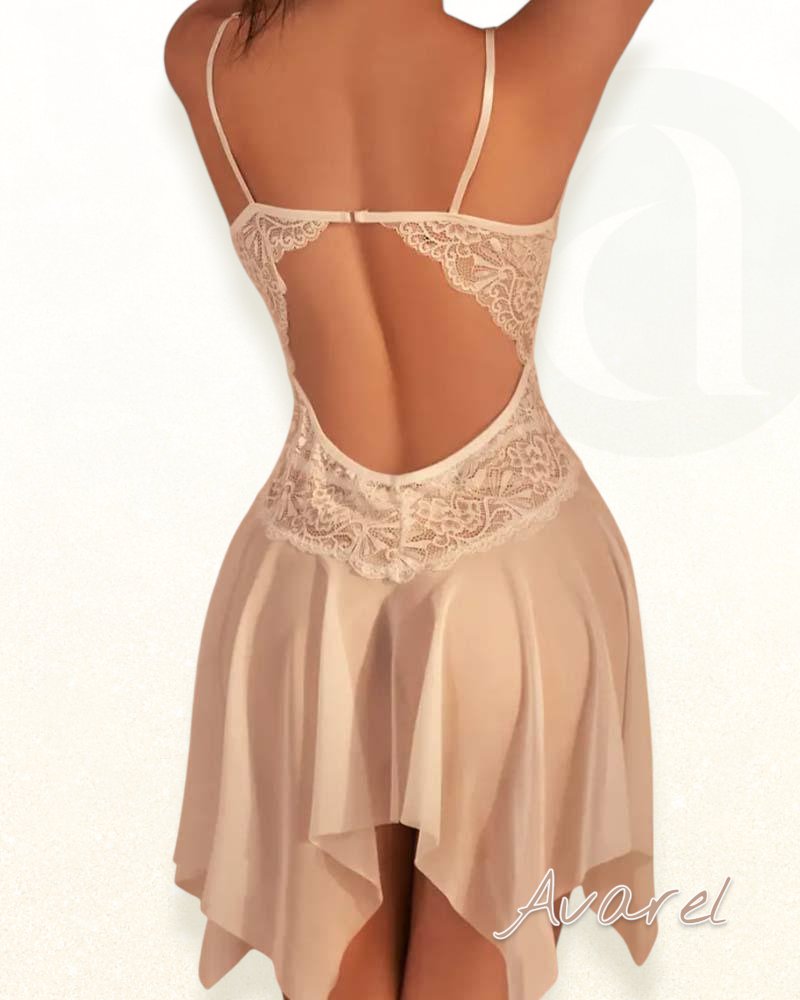 Verführerischer Pyjama mit Cut-Outs und verspielter Schleife