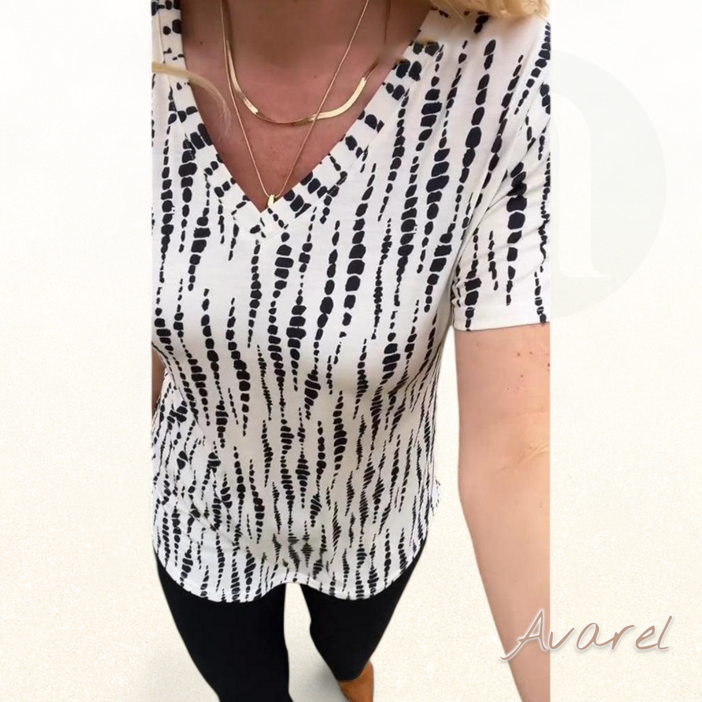 Stylisch Kürzarm-T-Shirt mit V-Ausschnitt und spektakulärem Druck