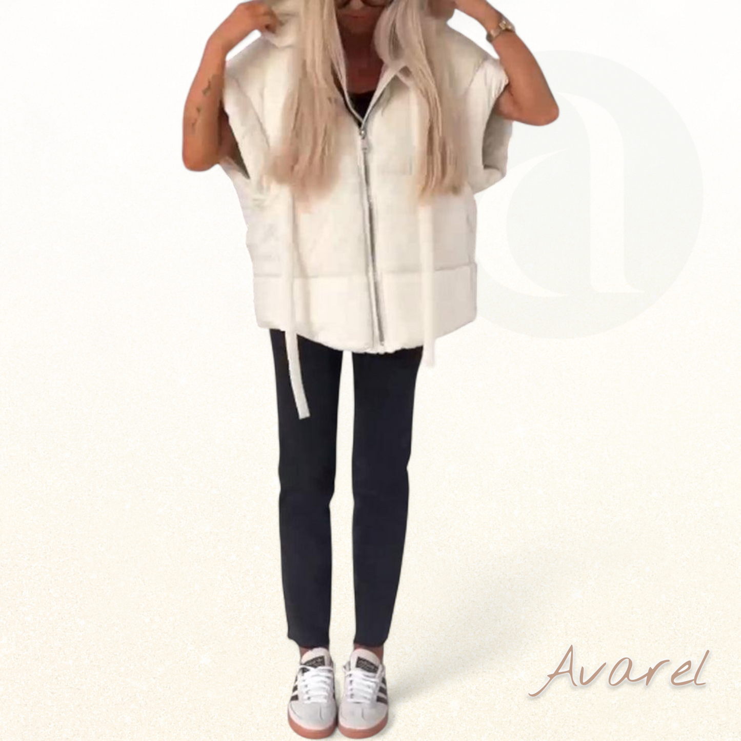 Warni gfütterti Kapuzenjacke im eifarbeigem Design mit Reißverschluss und churze Ärmel