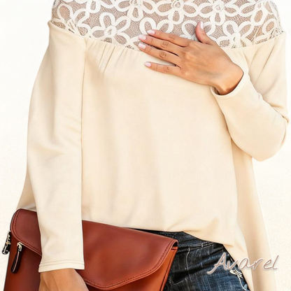 Eleganter Top mit Rollkrägen, Spitzebesatz und transparentem Strickdesign