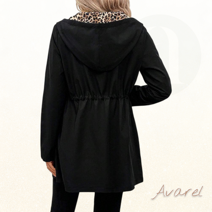 Vielseitige Kapuzenmantel mit umkehrbarem Leopardemuster für stilvollen Komfort