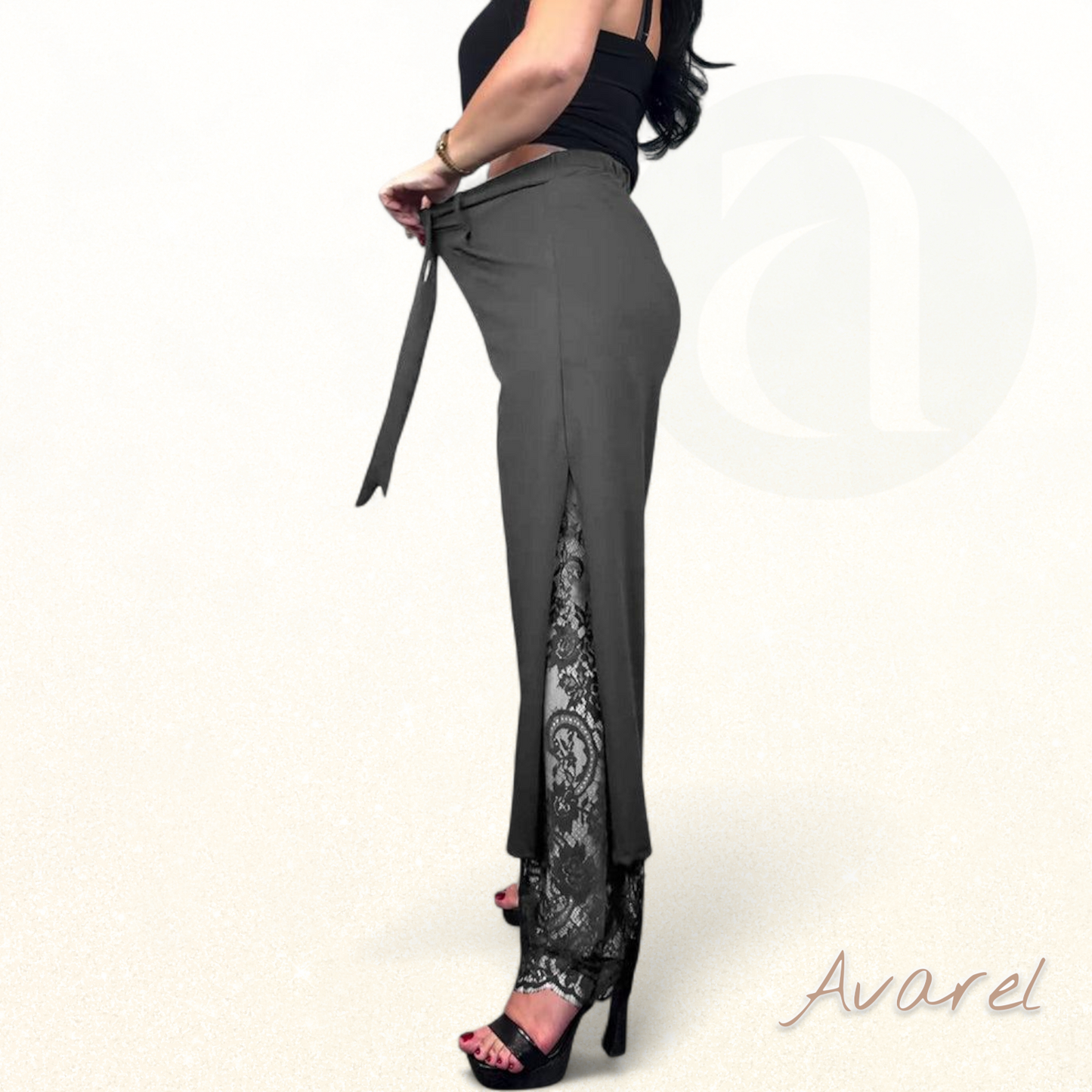 Härzvoller Schlauch mit Spitzenbesatz und Schlitz für vielseitige i einsetzen