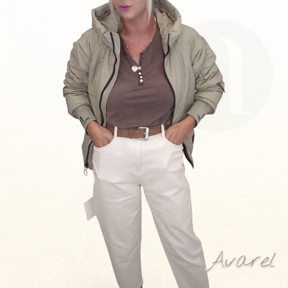 Stylisch kuuz gestaepte Kapuzenjacke für en moderne Look