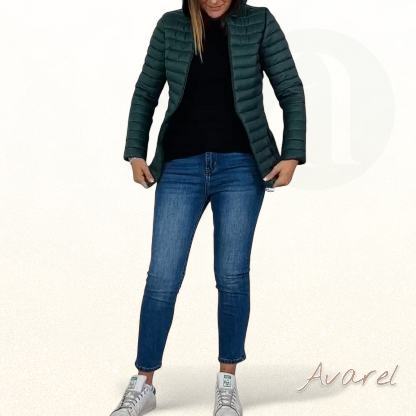 Stilvoller eifarbiger Mantel mit abnehmbarer Kapuze, Reißverschluss und Knopfverschlüsse