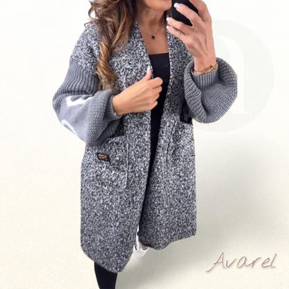 Eleganter wärmender Mantel mit stylischer Täsch für de perfekte Look