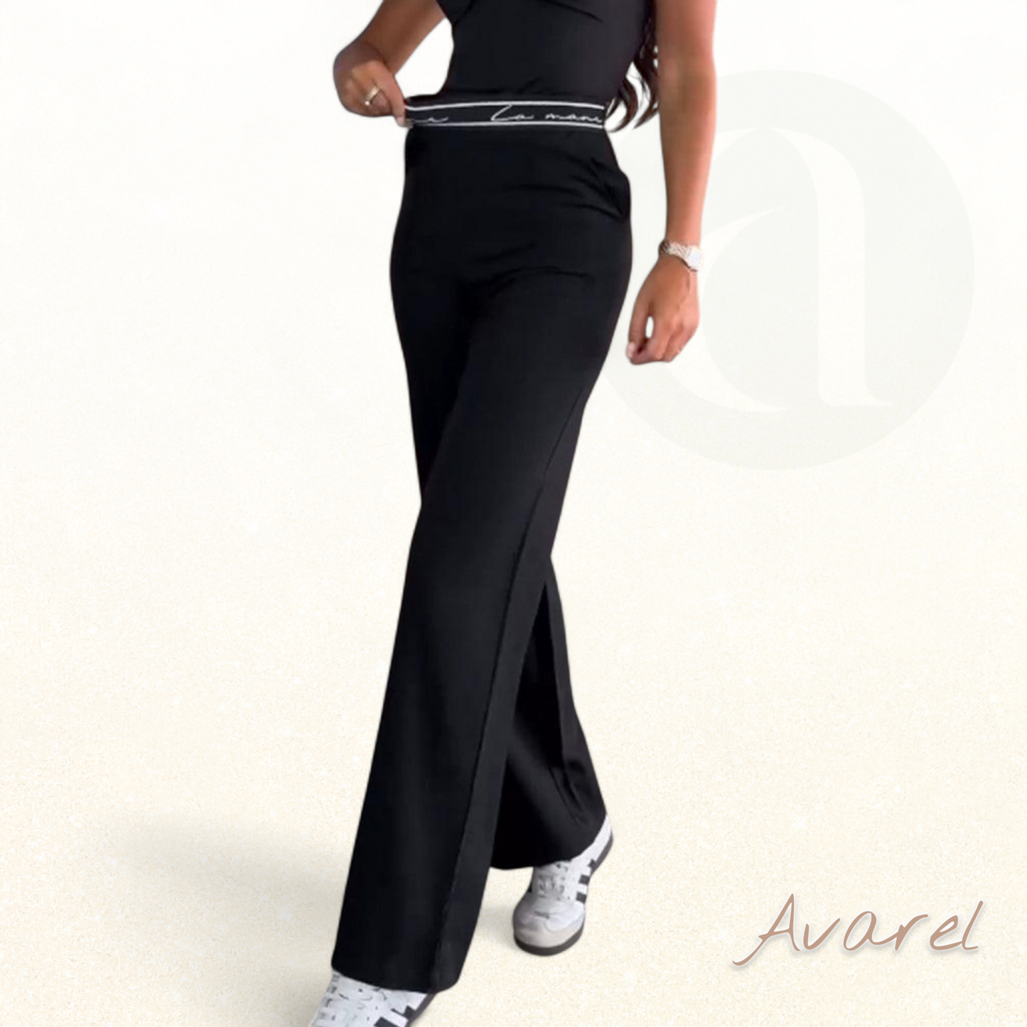 Bequemi gerade Hose in Uni-Farb mit praktische Reißverschlusstasche