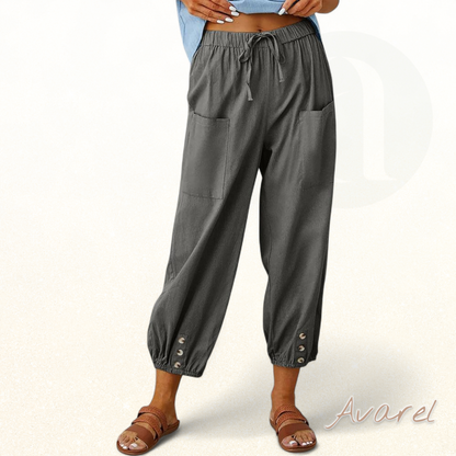 Hose mit nöie Punkt im stilvolle Design und höche Taille für en elegante Look