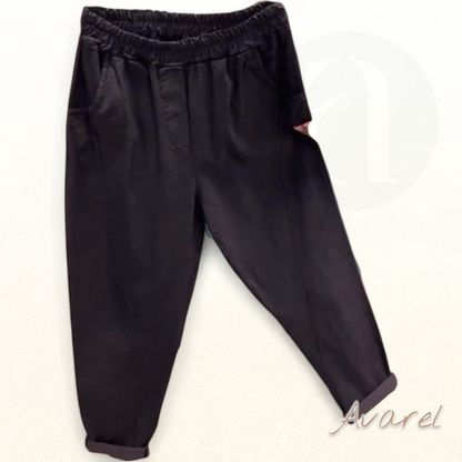 Bequemi, stylisch eiwäbigi Hose mit praktsche Täsche für de Alltag