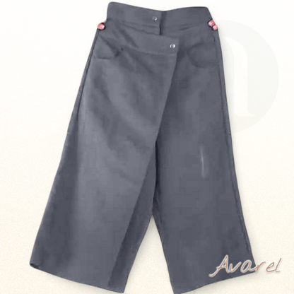 Stylisch(e) einfarbigi asymmetrisch Freizeithos für en lässige Look