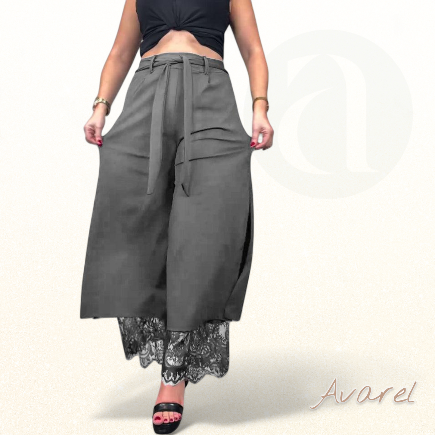 Härzvoller Schlauch mit Spitzenbesatz und Schlitz für vielseitige i einsetzen