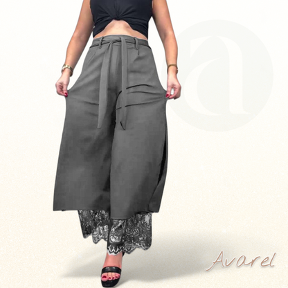 Härzvoller Schlauch mit Spitzenbesatz und Schlitz für vielseitige i einsetzen