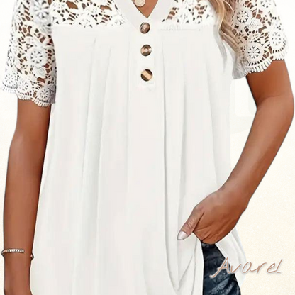 T-Shirt mit Hohlsaum, Spitze und plissiertem Patchwork für stilvollen Komfort