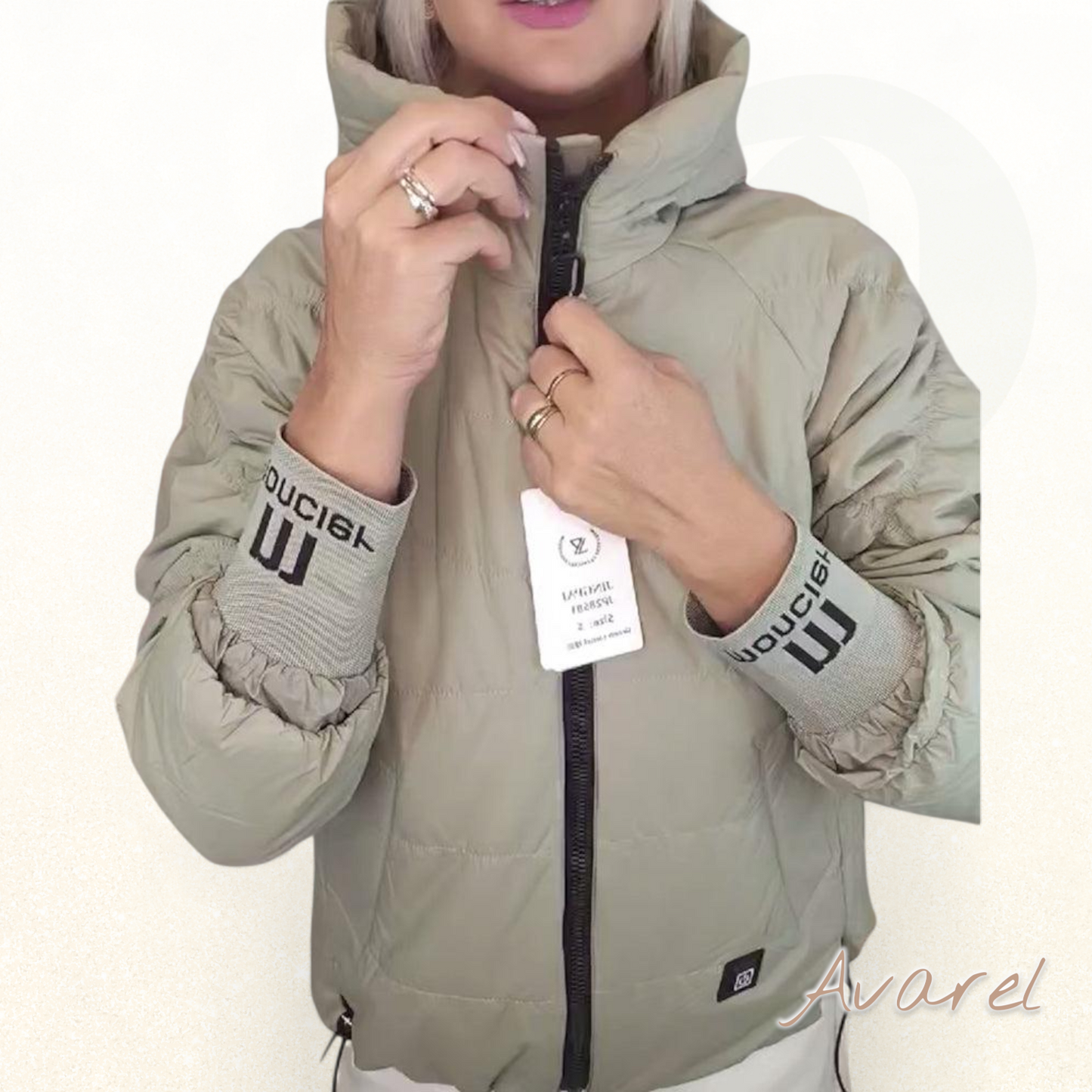 Stylisch kuuz gestaepte Kapuzenjacke für en moderne Look