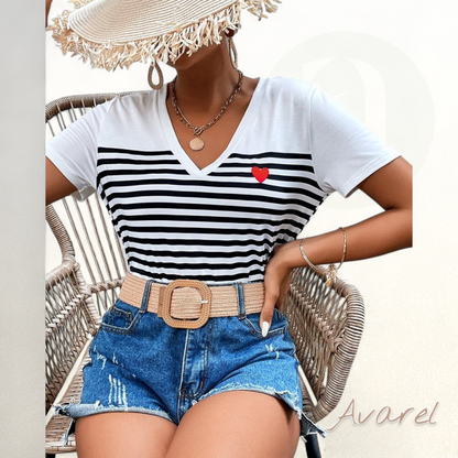 T-Shirt mit V-Ausschnitt und Streifenmuster – Perfekt für jeden Anlass