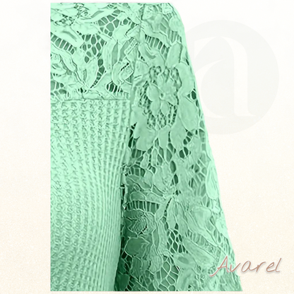 Stilvolls gstrickts T-Shirt mit Spitzeneinsatz für ne eleganten Look